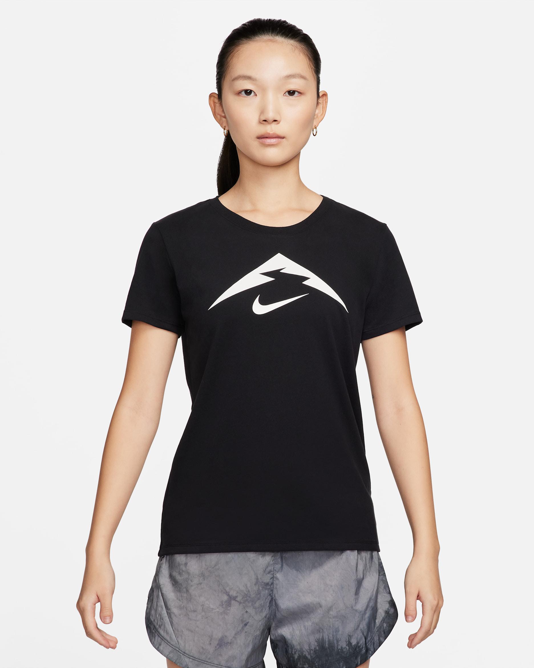 tee ナイキ NIKE公式】ナイキ トレイル ウィメンズ Dri-FIT Tシャツ.オンライン